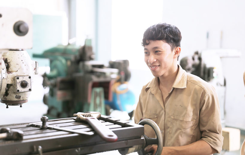 Những thuận lợi và khó khăn khi theo đuổi ngành Cơ khí - Tuyển Sinh Hueic