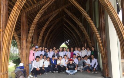 Sinh viên khóa 14CD ngành Quản trị kinh doanh và Việt Nam học đi thực tế