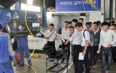 Thăm doanh nghiệp, sinh viên định hướng vào đời