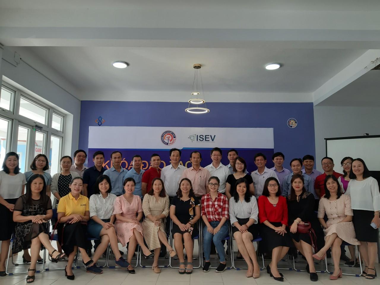 Đào tạo giảng viên nguồn về đổi mới sáng tạo và khởi nghiệp tại Huế