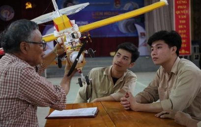 Giáo sư Nhật 72 tuổi và dự án chế tạo máy bay không người lái ở Việt Nam