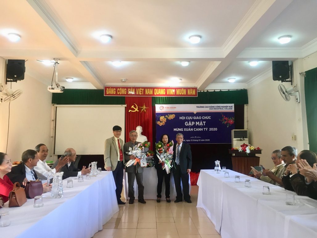 Gặp mặt cựu giáo chức tại Huế