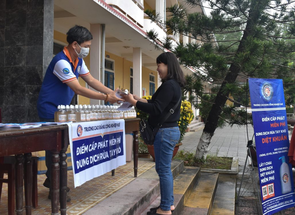 Hỗ trợ dung dịch nước rửa tay khô sát khuẩn tại huyện Phú Lộc – Thừa Thiên Huế Hỗ trợ dung dịch nước rửa tay khô sát khuẩn tại huyện Phú Lộc – Thừa Thiên Huế