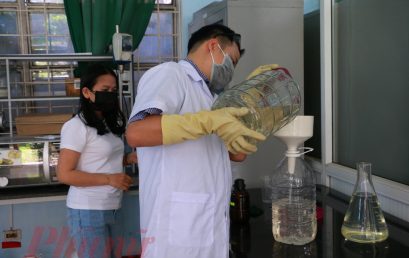 Cận cảnh quy trình sản xuất nước rửa tay khô miễn phí giúp người dân phòng ngừa virus corona