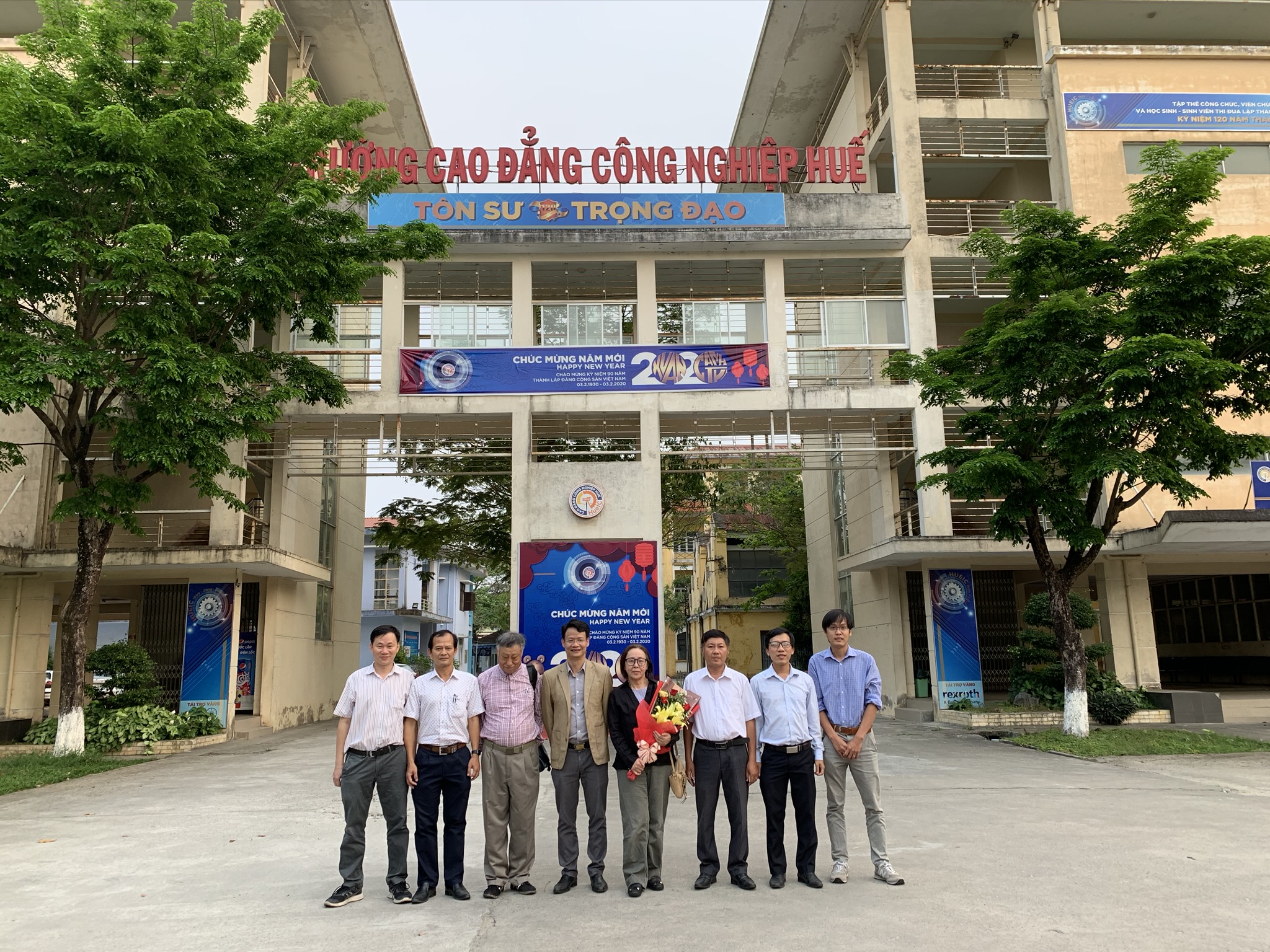 Giáo sư OBIKANE, tình nguyện viên cao cấp của JICA, kết thúc nhiệm kỳ 2018-2020 tại trường Cao đẳng Công nghiệp Huế Giáo sư OBIKANE, tình nguyện viên cao cấp của JICA, kết thúc nhiệm kỳ 2018-2020 tại trường Cao đẳng Công nghiệp Huế