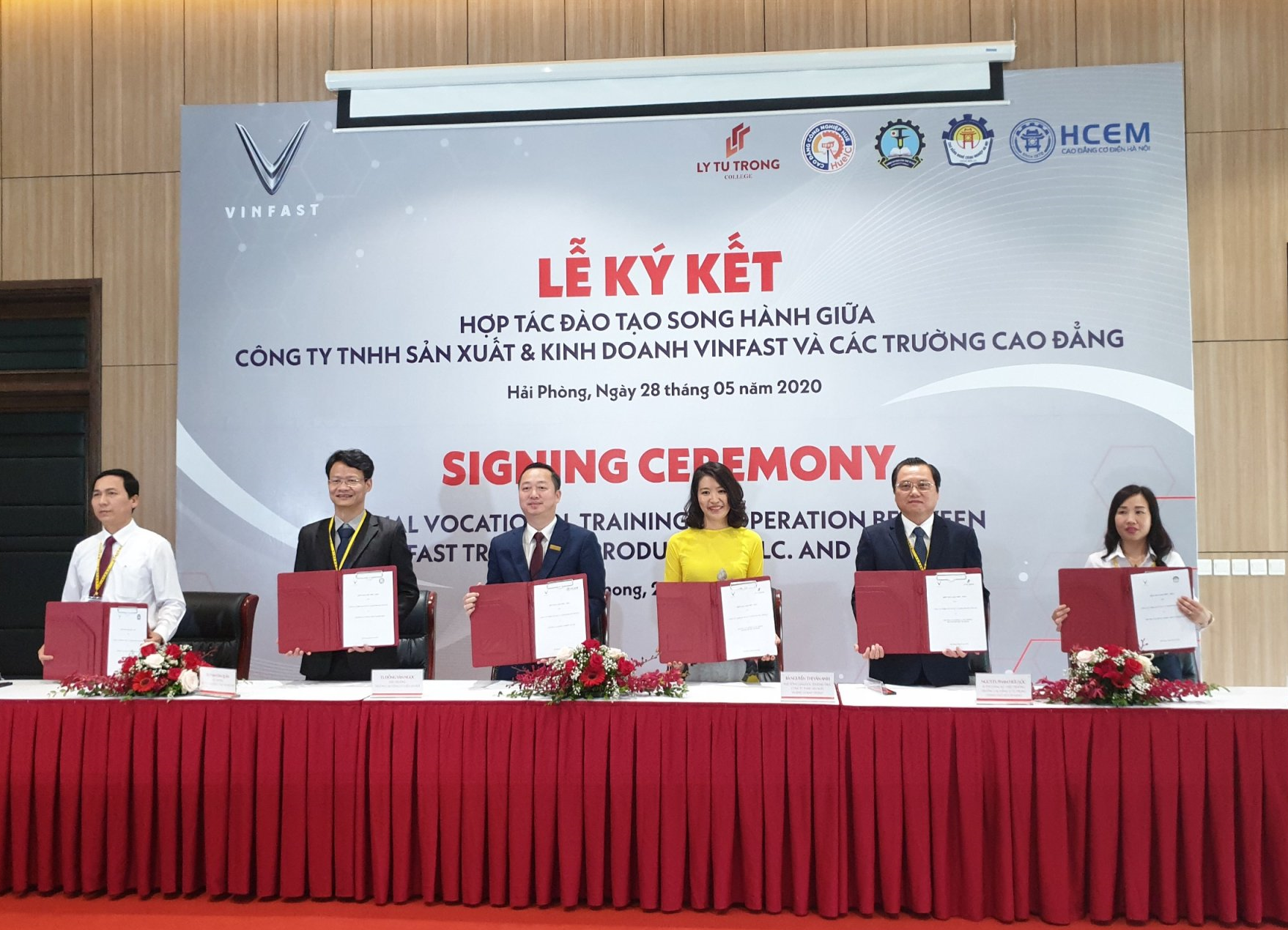 HueIC ký kết hợp tác đào tạo song hành với Công ty TNHH sản xuất và kinh doanh Vinfast