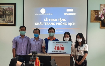 Công ty Hanesbrands Việt Nam Huế (HbI Huế) trao tặng 4000 khẩu trang cho Trường CĐCN Huế