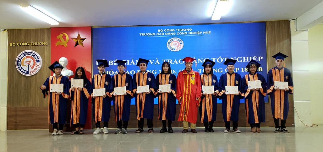 Lễ bế giảng và trao bằng tốt nghiệp năm 2020 Lễ bế giảng và trao bằng tốt nghiệp năm 2020