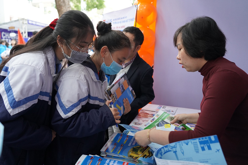 Định tương lai qua “hướng học” – “hướng nghề”