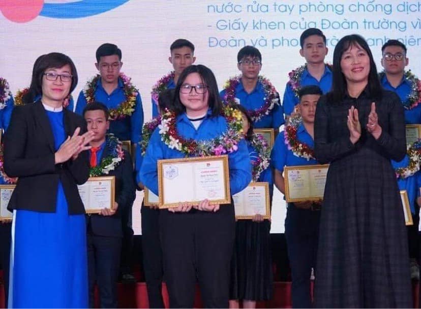 Thành tích “khủng” của cô học sinh đạt danh hiệu “Học sinh 3 rèn luyện” Thành tích “khủng” của cô học sinh đạt danh hiệu “Học sinh 3 rèn luyện”