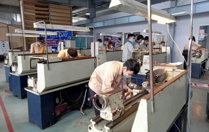 Sinh viên ngành Cơ điện tử và Kỹ thuật ô tô, HueIC thi tuyển đầu vào Vinfast