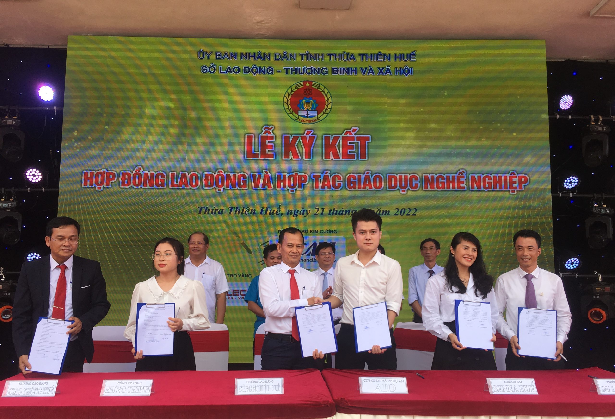 Trường Cao đẳng Công nghiệp Huế tham gia Ngày hội Việc làm – Tư vấn tuyển sinh tỉnh Thừa Thiên Huế năm 2022