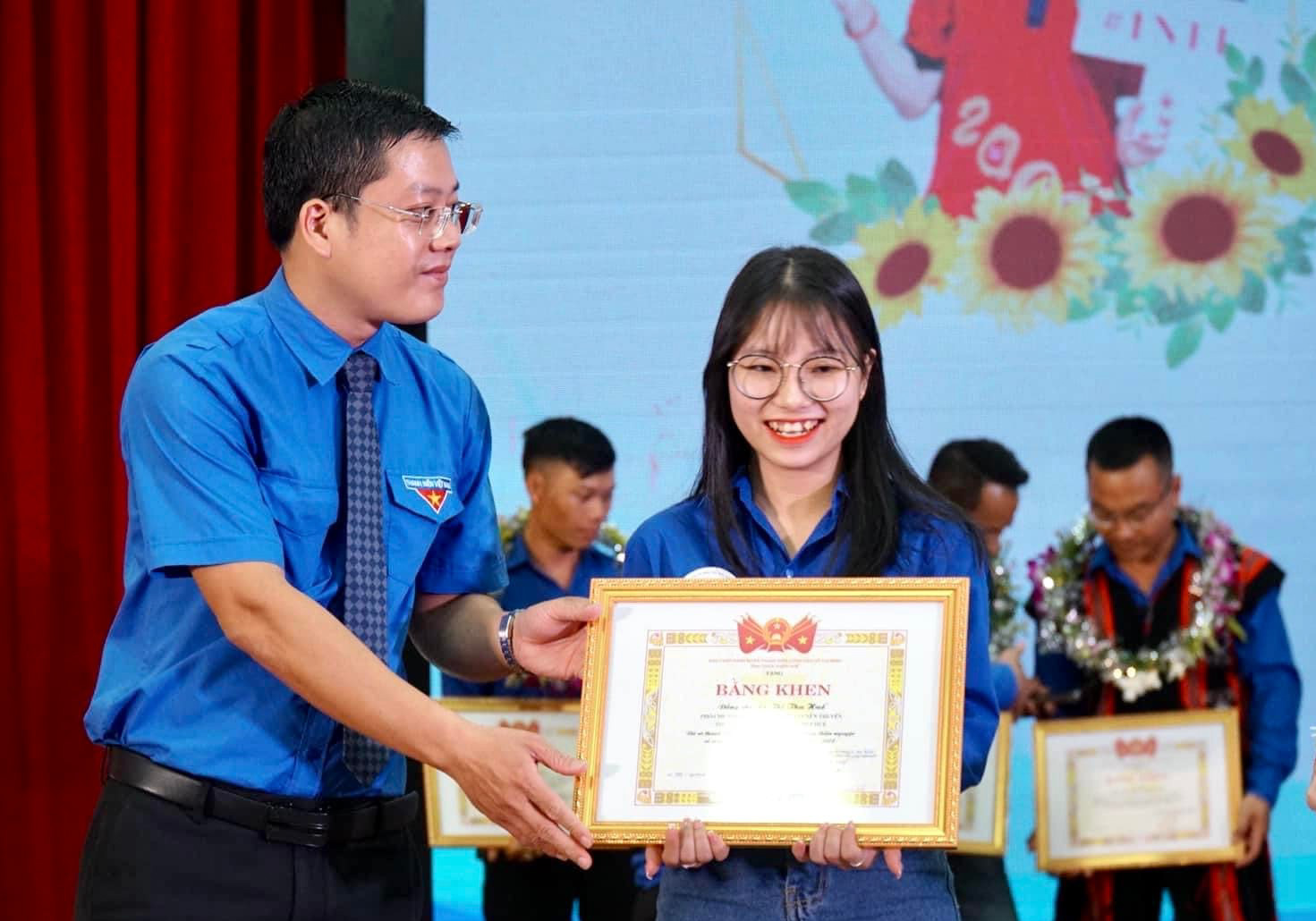 Nữ sinh HueIC vào Top 10 thanh niên hoạt động thiện nguyện tiêu biểu toàn tỉnh giai đoạn 2017 – 2022