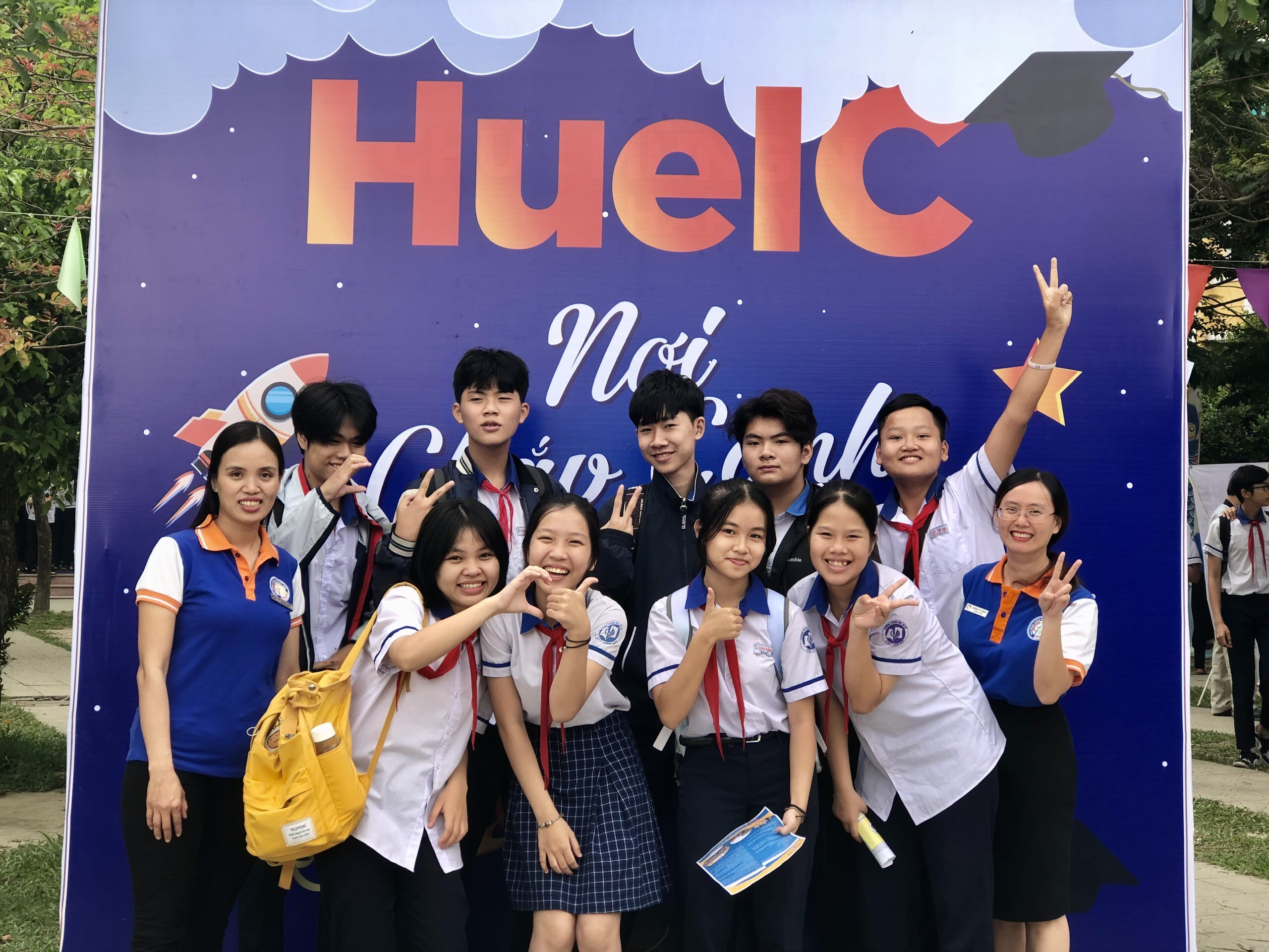 Thông báo dừng nhận hồ sơ xét tuyển trung cấp hệ B, ngành Chăm sóc sắc đẹp và Tin học ứng dụng, năm 2022 Thông báo dừng nhận hồ sơ xét tuyển trung cấp hệ B, ngành Chăm sóc sắc đẹp và Tin học ứng dụng, năm 2022
