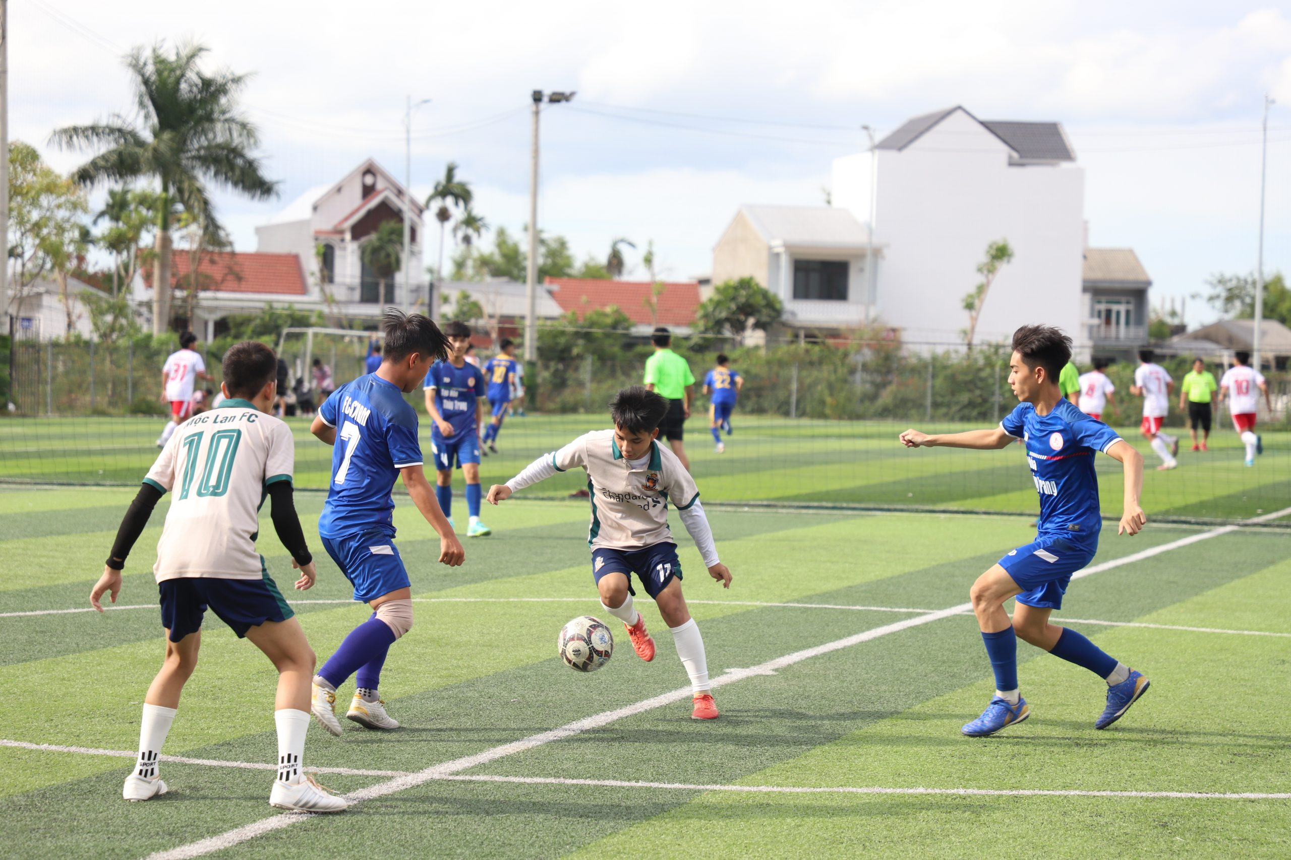Giải bóng đá học sinh khối 12 năm học 2021 – 2022 tranh cup HueIC- Sakico: 8 đội lọt vào vòng tứ kết
