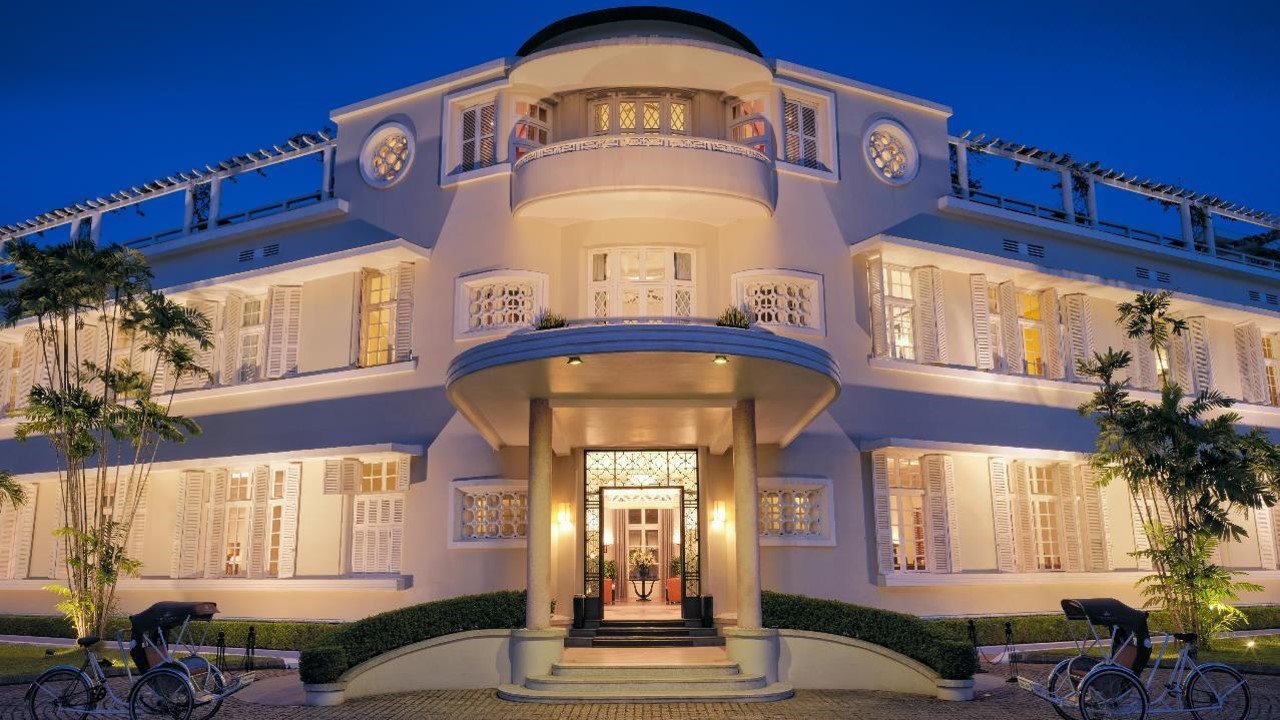 Khách sạn Azerai La Residence tuyển dụng