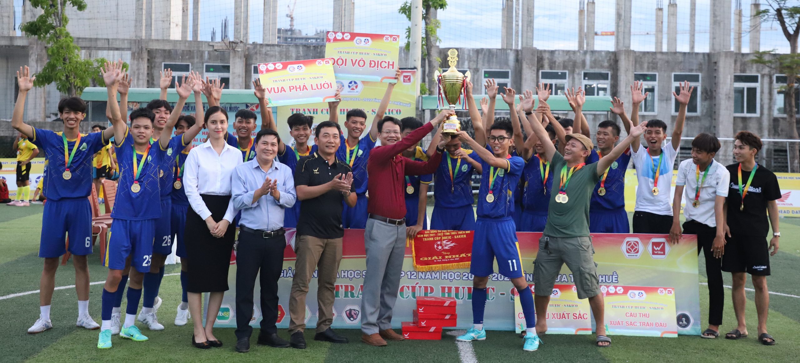 Bế mạc giải bóng đá học sinh khối 12 năm học 2021 – 2022 tranh cup HueIC-Sakico