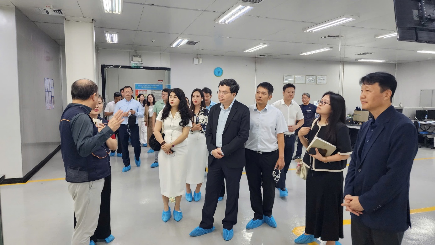 TRƯỜNG CĐCN HUẾ TÌM HIỂU MÔ HÌNH NHÀ MÁY THÔNG MINH TẠI BẮC NINH – KẾT NỐI THỰC TIỄN, THÚC ĐẨY CHUYỂN ĐỔI SỐ NGÀNH CÔNG NGHIỆP